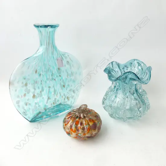 3 PCES ART GLASS; BOTTLE H.350mm, VASE, PUMPKIN