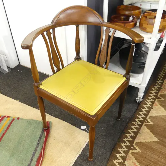 MAHOGANY CORNER CHAIR