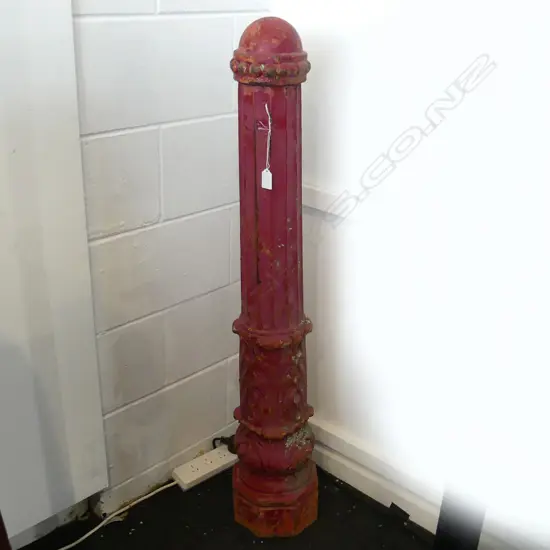 RED PAINTED CAST IRON POST H.1100mm