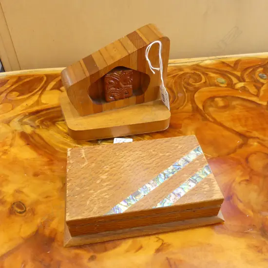 VINTAGE 'SOVEREIGN' NZ WOODS BOOKEND labelled + 'ATAAHUA' rewarewa BOX W.160mm