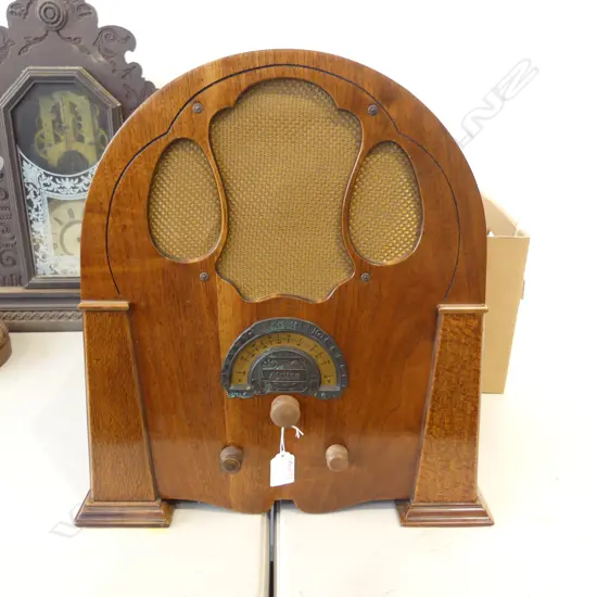 VINTAGE DECO AIRLINE CATHEDRAL RADIO H.445mm