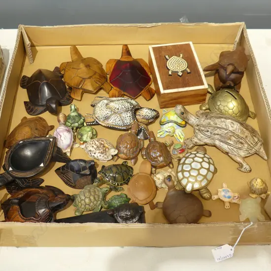 APPROX. 30 TURTLES: WOOD, SHELL, POTTERY ETC