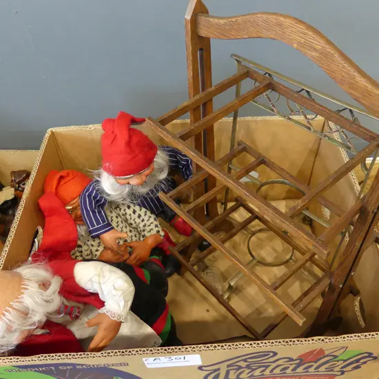 4 GNOME DOLLS  H300MM & 2 PLATE STANDS H500MM