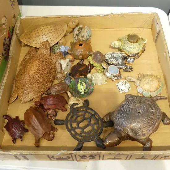 APPROX. 30 TURTLES: WOOD, SHELL, POTTERY ETC