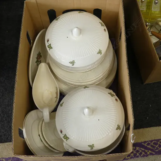 PART WEDGWOOD SERVICE MOSS ROSE PAT