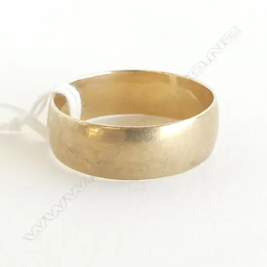 9ct VINTAGE GOLD WIDE BAND RING 5gms SIZE W