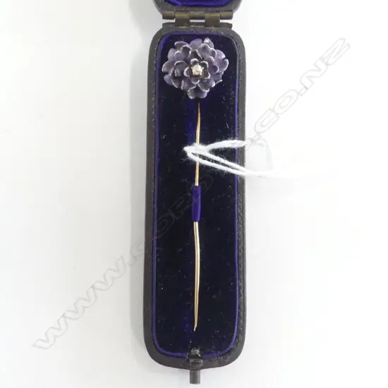 early 20thC 15ct STICK PIN porcelain violet flower end set w OLD CUT DIAMOND minor faults. Orig box