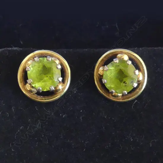 PR 9ct GOLD & PERIDOT STUD EARRINGS