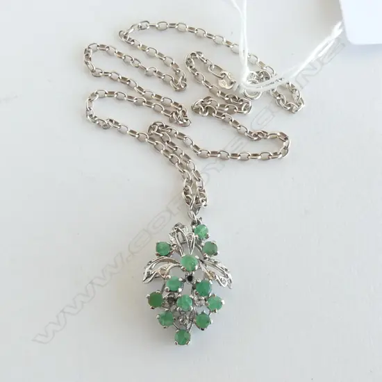 SILVER & EMERALD PENDANT ON SILVER CHAIN