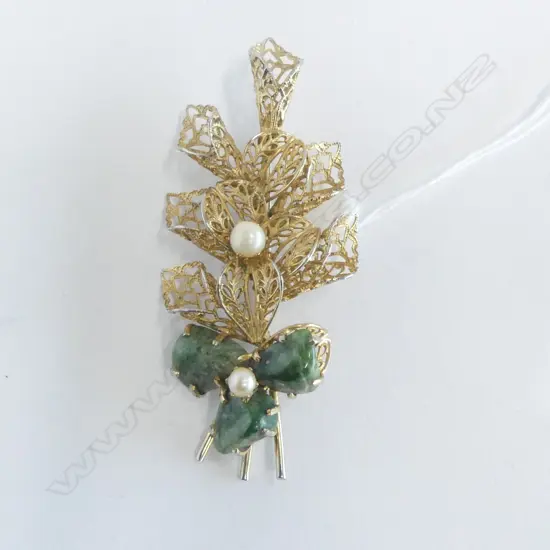 LG GOLD PLATED LEAF SPRAY BROOCH w JADE & PEARL DETAIL