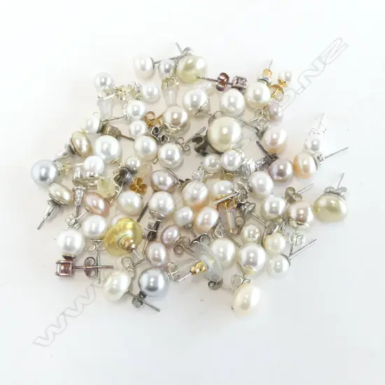 PEARL EAR STUDS