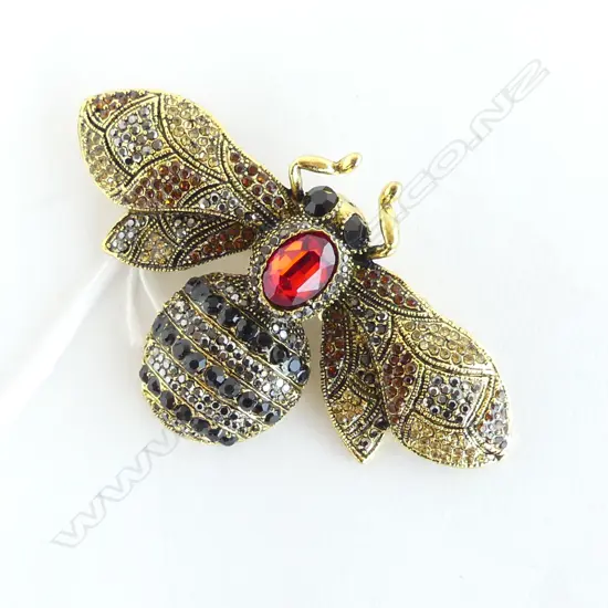 OVERSIZED BUMBLE BEE BROOCH, DIAMANTES w CENTRAL FAUX RUBY