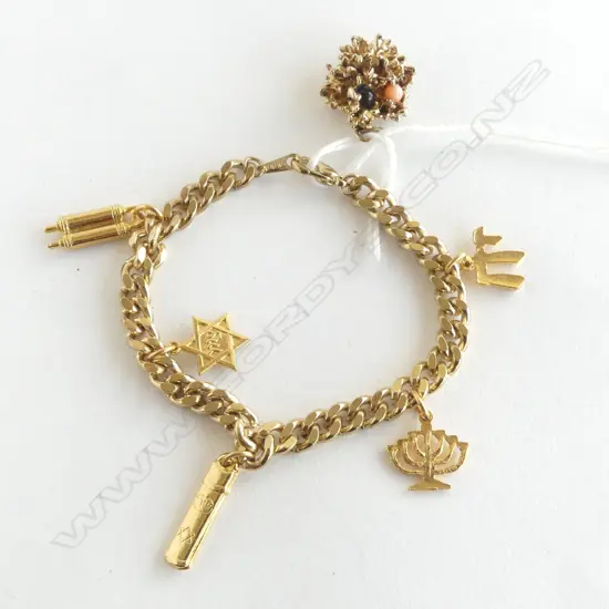 GOLD PLATE LINK BRACELET w 5 JEWISH THEMED CHARMS + GOLD PLATED PENDANT SET W CORAL  L.20mm