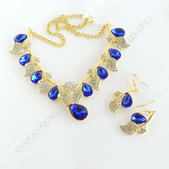 COSTUME FAUX SAPPHIRE & DIAMANTE NECKLACE w MATCHIING EARRINGS