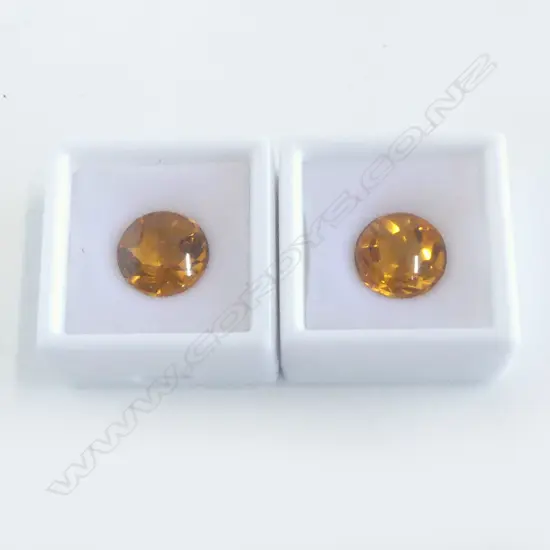 2 ROUND CITRINES, FLAT TOP, 4.4 / 4.8CT