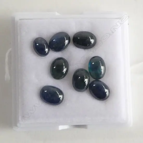 8 DEEP BLUE FACETED SAPPHIRE CABOCHONS, 5CT