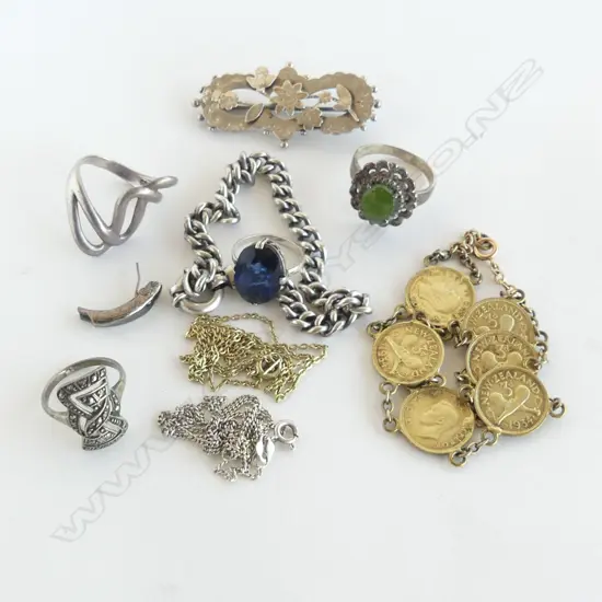 SILVER JEWELLERY: 4 RINGS + BROOCH + CURB BRACELET 40gms