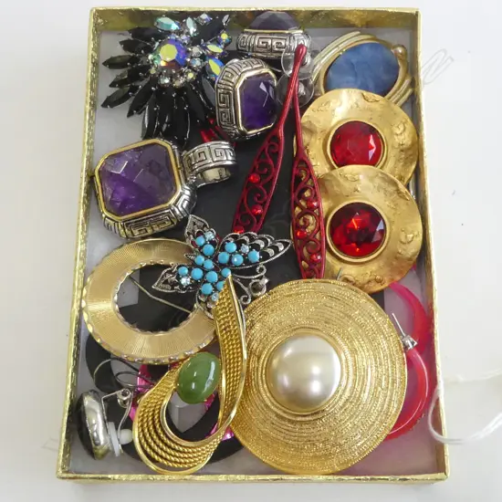 COLLECTION COSTUME JEWELLERY INCLD PURPLE FACETED ENHANCER & EARRINGS SET