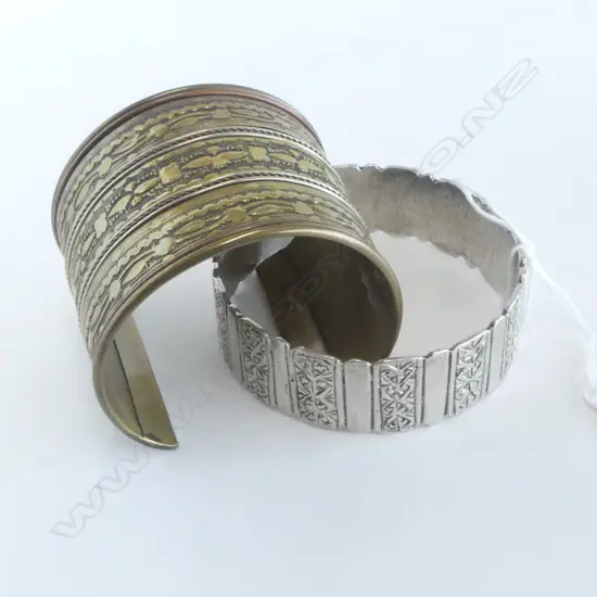 4 BRACELETS/CUFFS; ETHNIC BRASS & SILVER, TORTOISESHELL PATTERN & DOTS