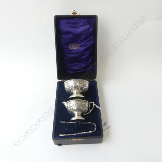 QUALITY LEATHER BOXED 3 PCE SILVER SUGAR & CREAM SET Birmingham 1904. By Robert Pringle & Sons 131gms 