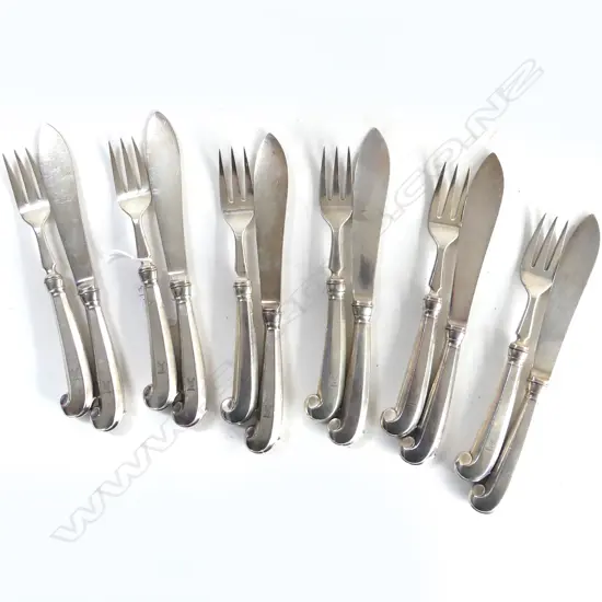 12 PCE SILVER PLATE FISH CUTLERY SET