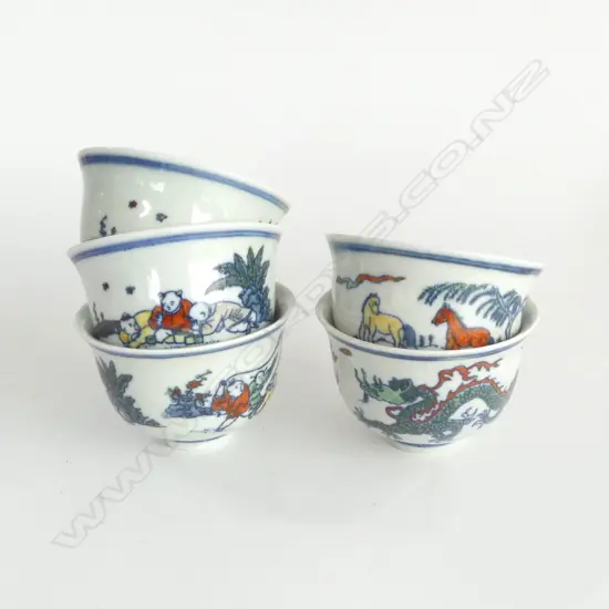 5 CHINESE DOUCAI BOWLS 95mm dia