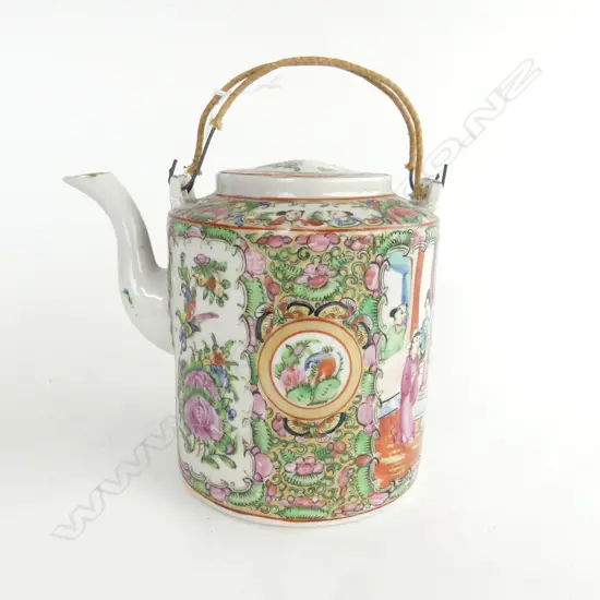 CHINESE FAMILLE ROSE TEAPOT H.145mm