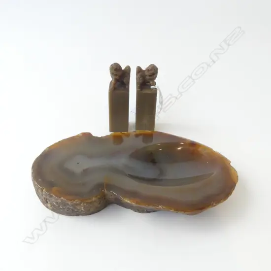 POLISHED STONE DISH W.185mm + PR CHOP SEALS H.85mm