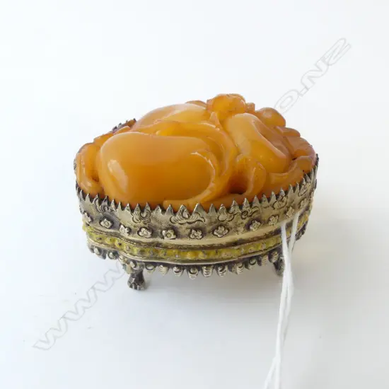 OLD 'MADE IN CHINA SILVER' SMALL VANITY BOX decorative (resin or amber or ?) lid panel L.50mm