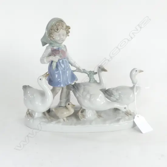 GERMAN LLADRO-LIKE FIGURINE GIRL w GEECE L.210mm H.180mm 