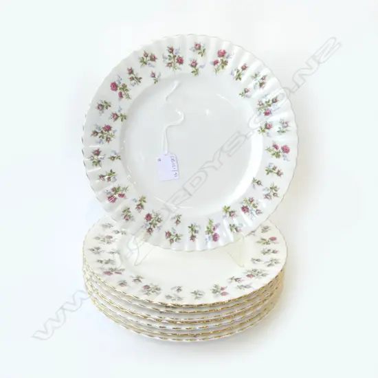 8 ROYAL ALBERT 'WINSOME' DINNER PLATES 265mm dia