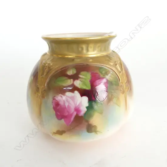 ROYAL WORCESTER HADLEY SQUAT 4 LOBED VASE painted with roses 1910 dated H.80mm