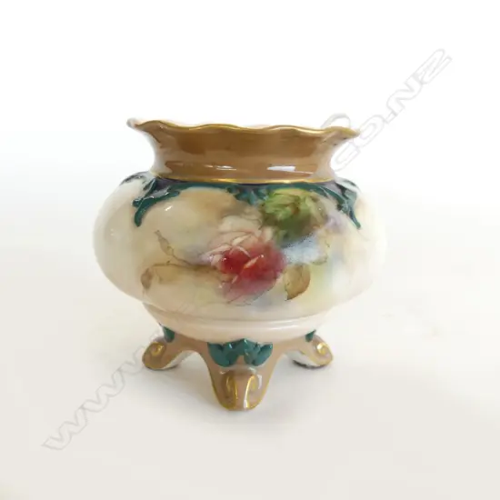 HADLEY'S WORCESTER SQUAT BALUSTER VASE h/painted with roses H.75mm. Dia.85mm