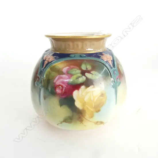 ROYAL WORCESTER HADLEY SQUAT 4 LOBED VASE painted with roses 1907 dated H.80mm
