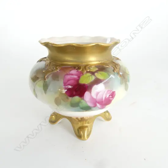 ROYAL WORCETSER HADLEY SQUAT #261 VASE painted with roses & gilded. dated 1912 H.78mm