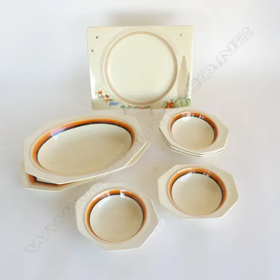 8 PCES CLARICE CLIFF; 7 BIZARRE + THE BIARRITZ RECTANGULAR PLATE 210x265mm