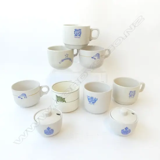 7 VINTAGE MUGS (AUCKLAND STAR, USS Co., RNZN ETC) + 2 LIDDED SUGARS