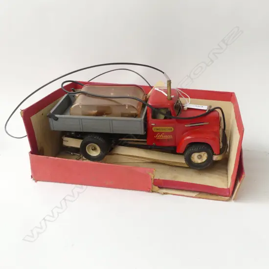 VINTAGE SCHUCO TINPLATE BATTERY OPERATED 'CONSTRUCTION' TIP TRUCK L.260mm. IN ORIG BOX 