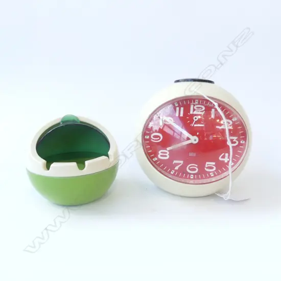 RETRO CLOCK & ASHTRAY