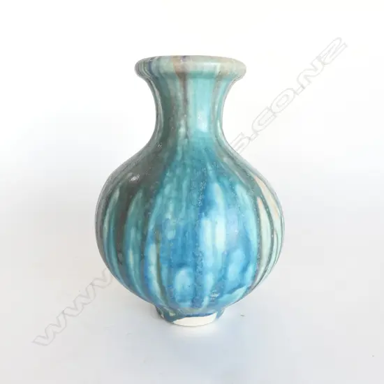 'NZ' STAMPED VINTAGE VASE IN DRIBBLED BLUE STREAKED GLAZE H.215mm