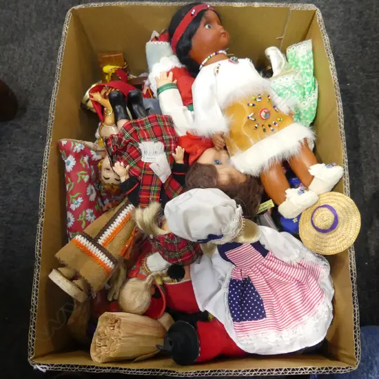 WORLD DOLL COLLECTION ***RTV COLIN***