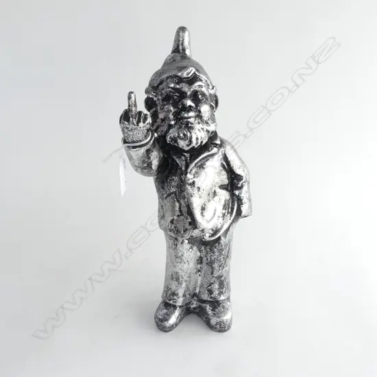 SILVER RESIN GNOME PULLING THE FINGER H.310mm