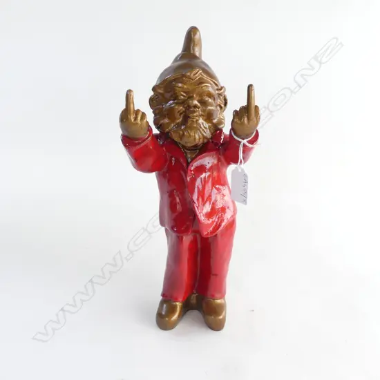 RESIN GNOME PULLING BOTH FINGERS H.330mm