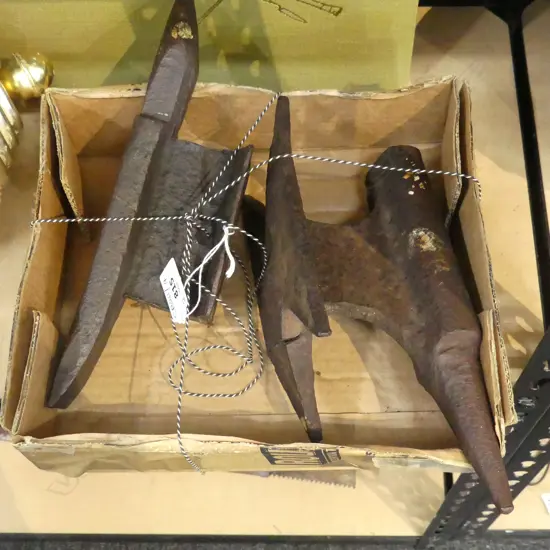 2 OLD METAL ANVILS W.275mm