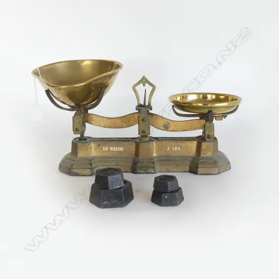 SET OF VICT BRASS & IRON KITCHEN SCALES L370 WITH IRON WIEGHTS