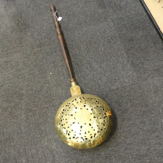 VICT PERFIRATED ENGLISH ROSE DESIGN BRASS BEDWARMER L1090MM