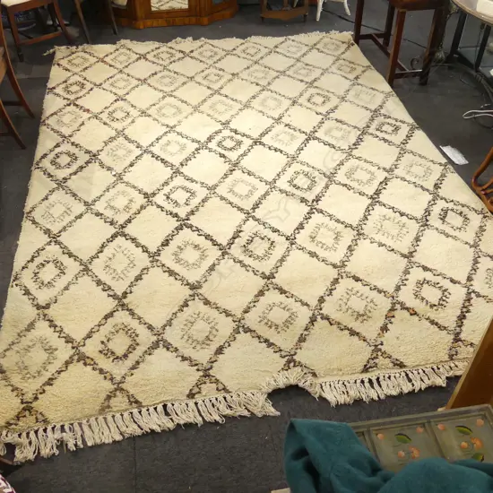 LG HAND WOVEN MEXICAN GEOMETRIC PAT RUG 2600x3500mm marks