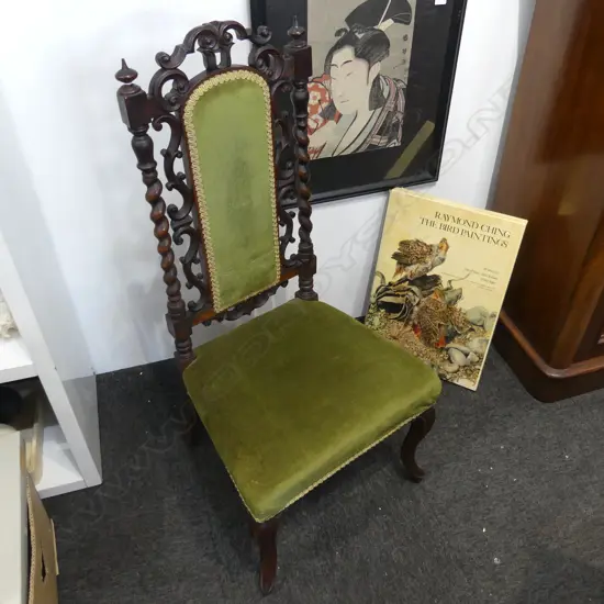 VICTORIAN CHAIR w. CARVED BACK, GREEN UPHOLSTERY