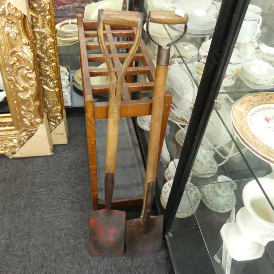 2 VINTAGE ENGLISH GARDEN SPADES L.920mm