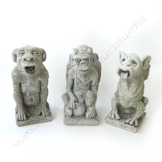 3 CONCRETE GARGOYLES H.290mm 1 w. neck repaired